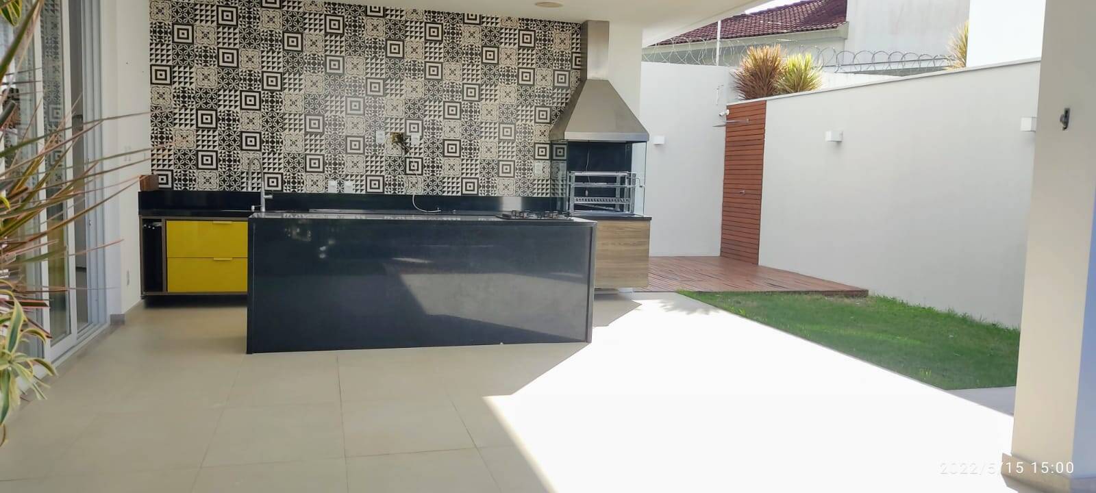 Casa para alugar com 4 quartos, 350m² - Foto 1