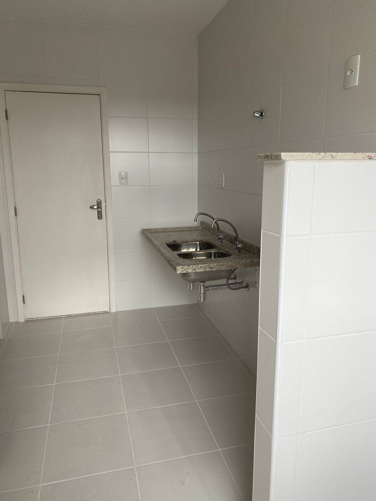 Apartamento à venda com 3 quartos, 100m² - Foto 2