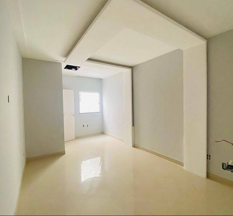 Casa à venda com 2 quartos, 100m² - Foto 4