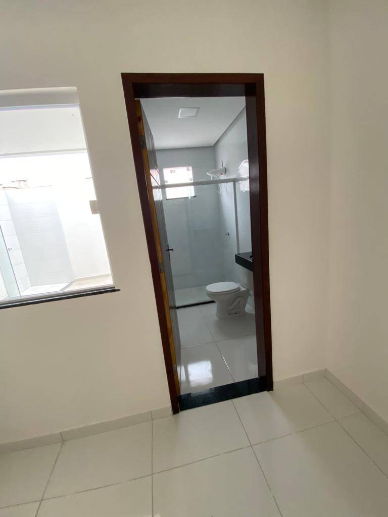 Casa à venda com 2 quartos, 80m² - Foto 2