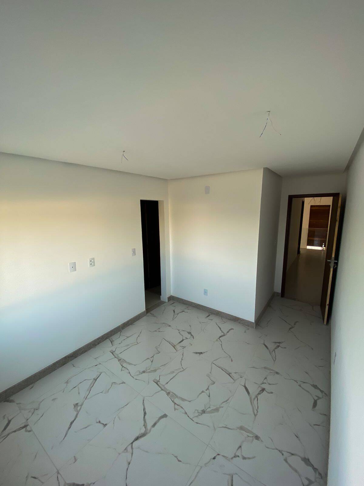 Casa à venda com 3 quartos, 118m² - Foto 2