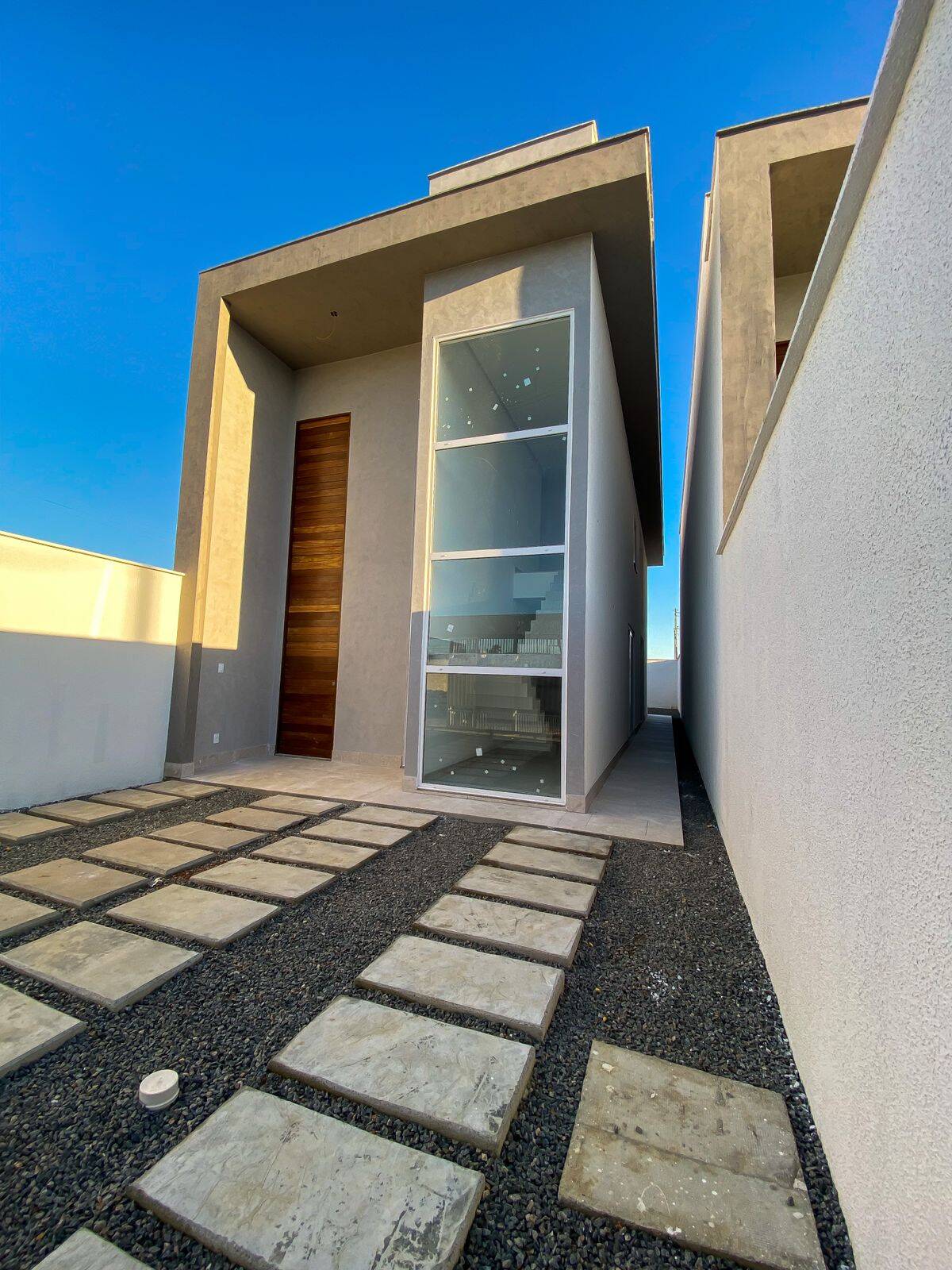 Casa à venda com 3 quartos, 118m² - Foto 1