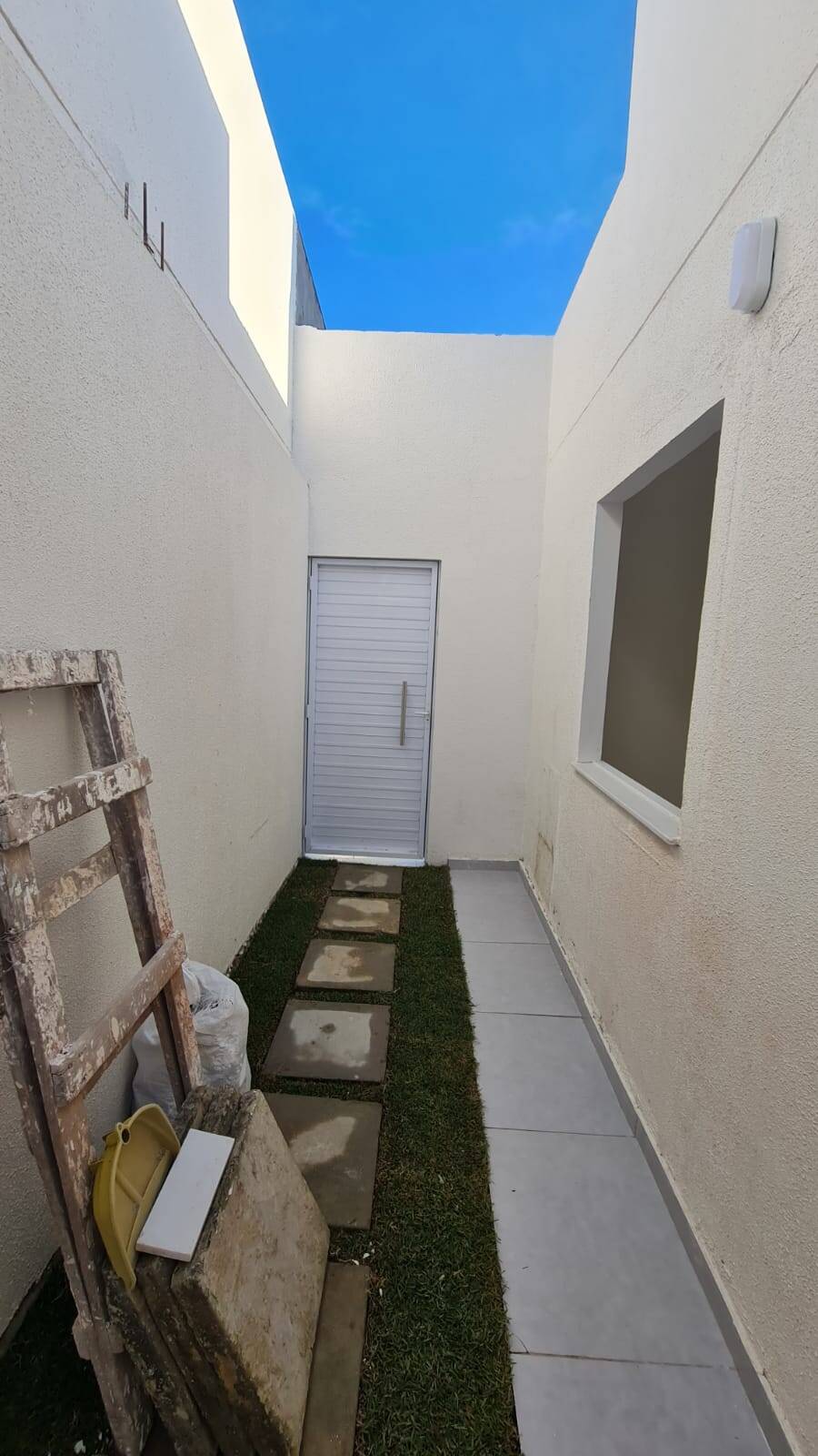 Casa à venda com 2 quartos, 99m² - Foto 2