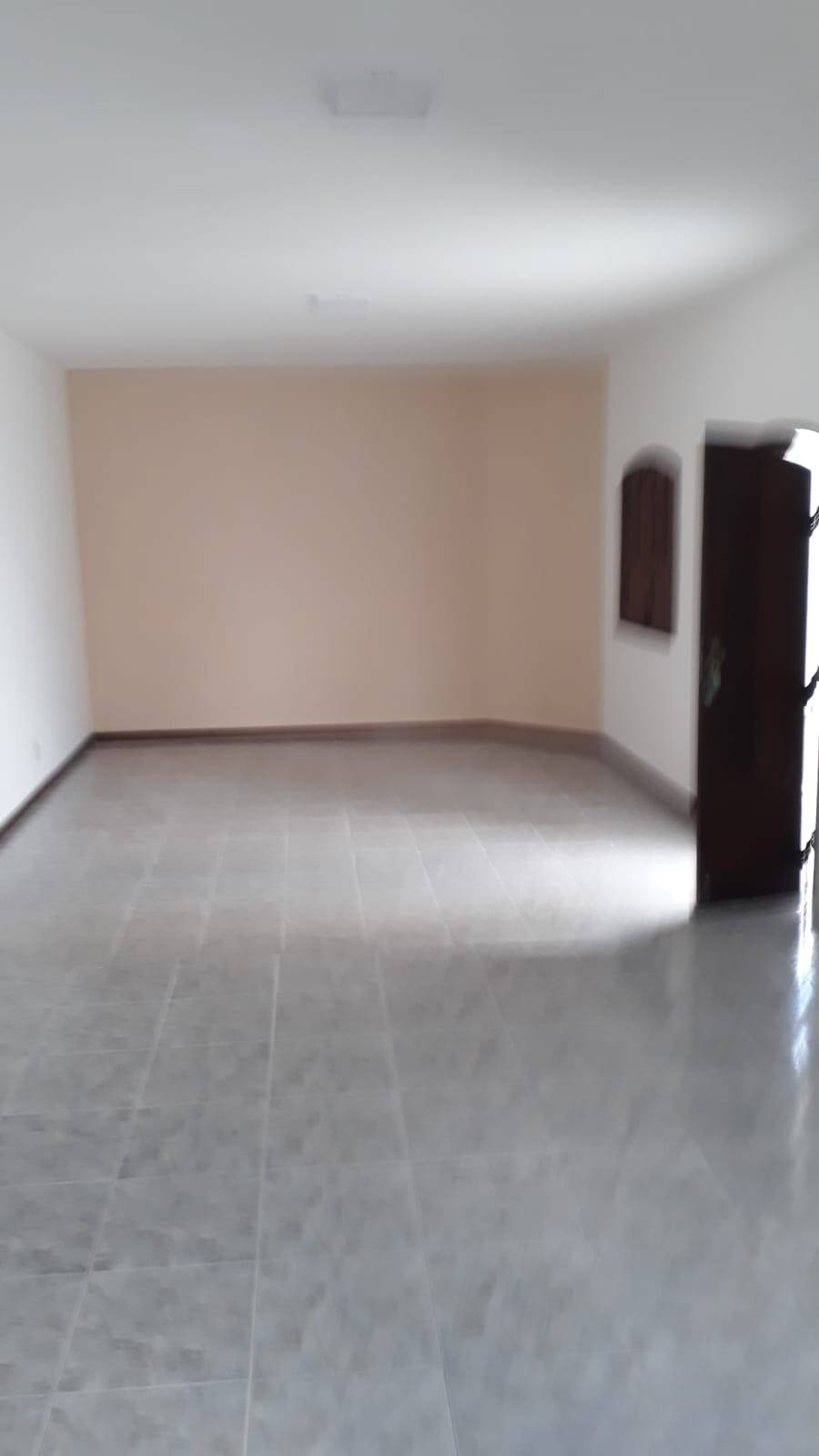 Casa para alugar com 4 quartos, 600m² - Foto 2