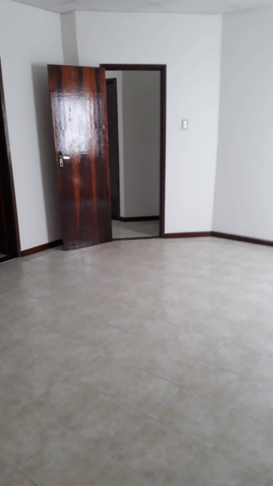 Casa para alugar com 4 quartos, 600m² - Foto 11