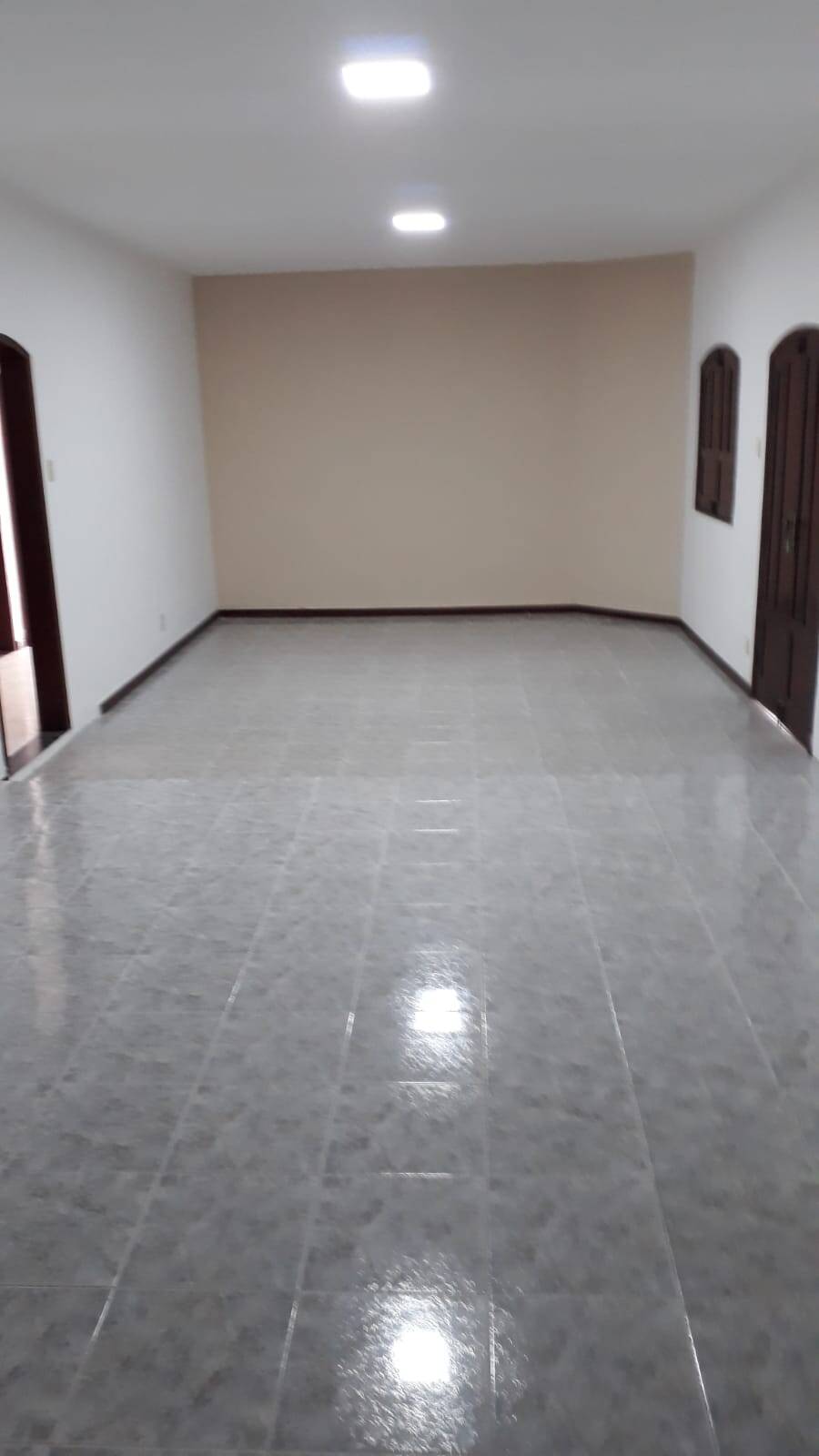 Casa para alugar com 4 quartos, 600m² - Foto 16