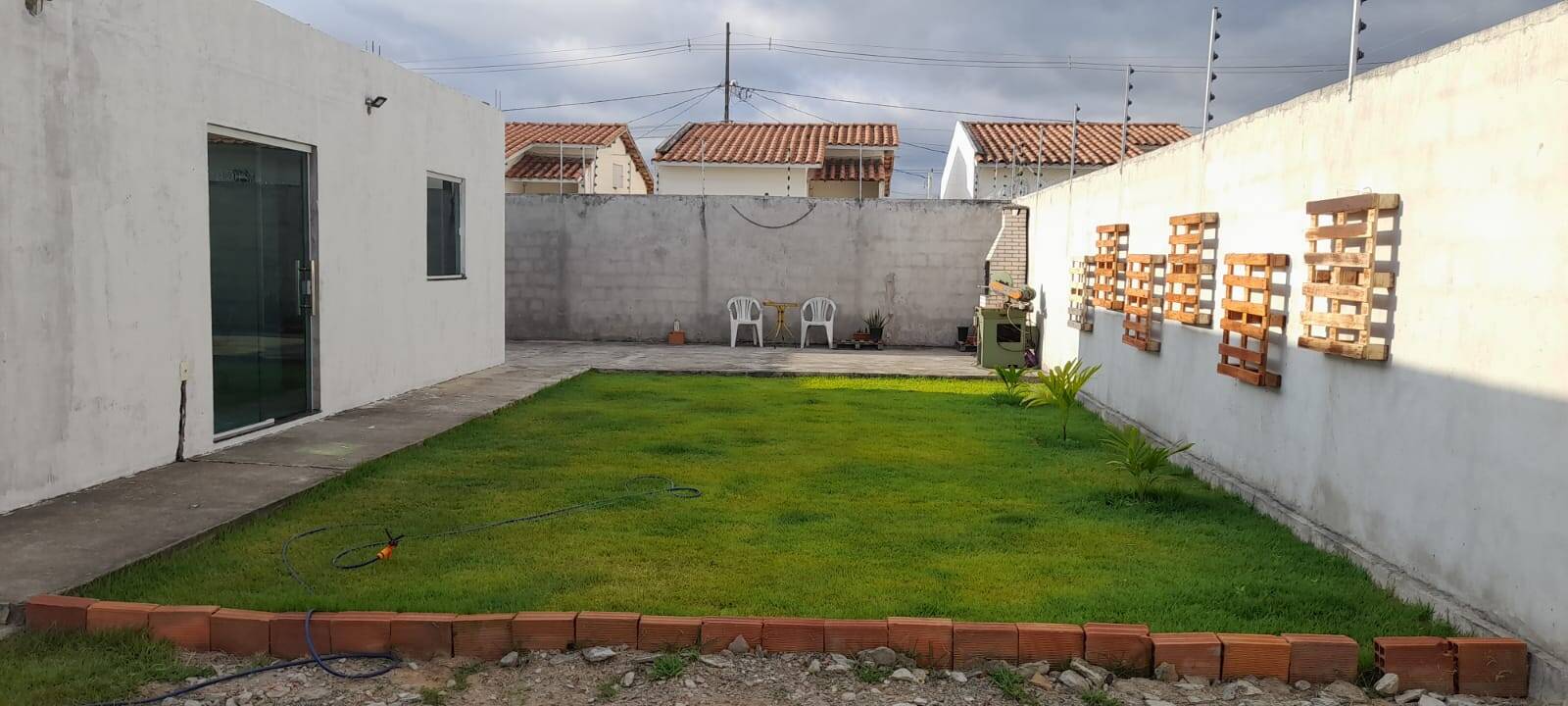 Casa à venda com 2 quartos, 70m² - Foto 2