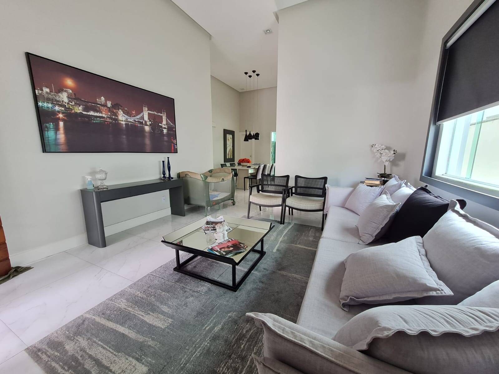 Casa à venda com 3 quartos, 325m² - Foto 1