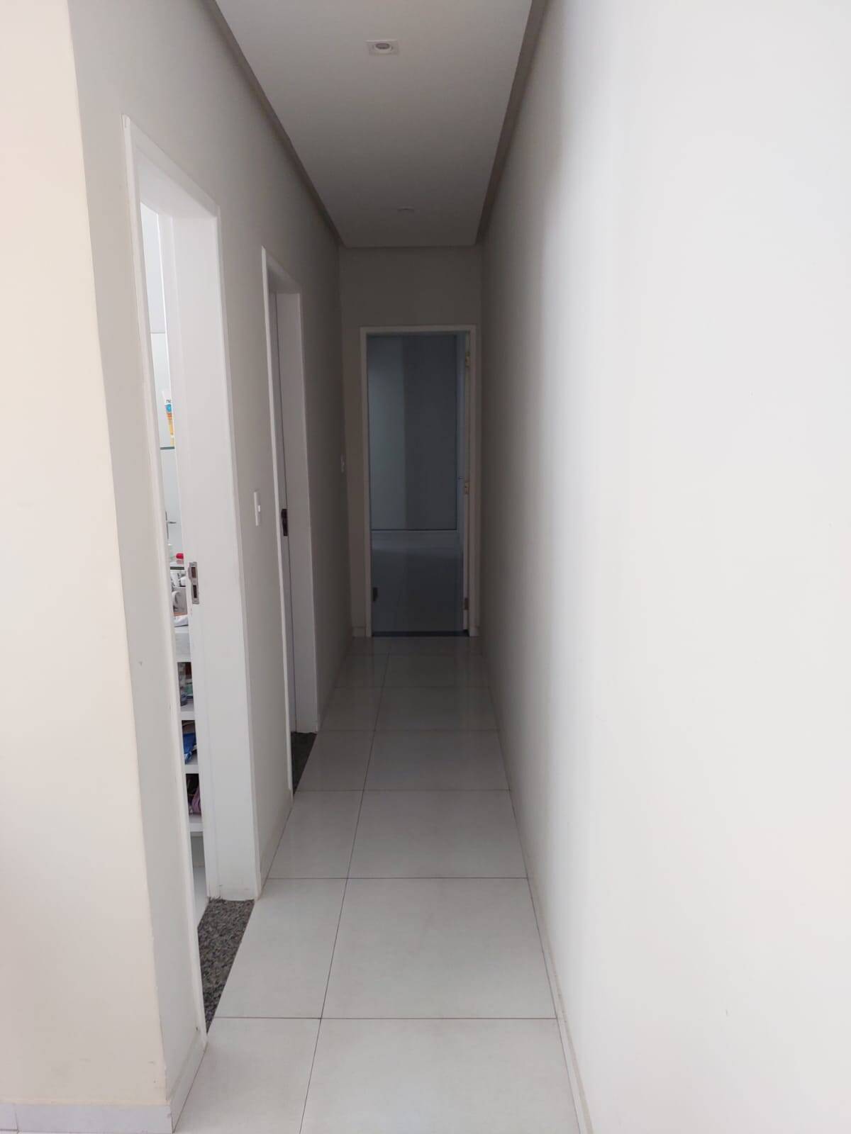 Casa à venda com 2 quartos, 115m² - Foto 2