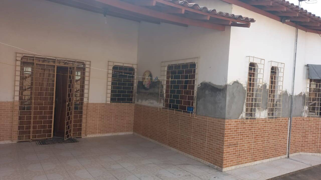 Casa à venda com 3 quartos, 300m² - Foto 2