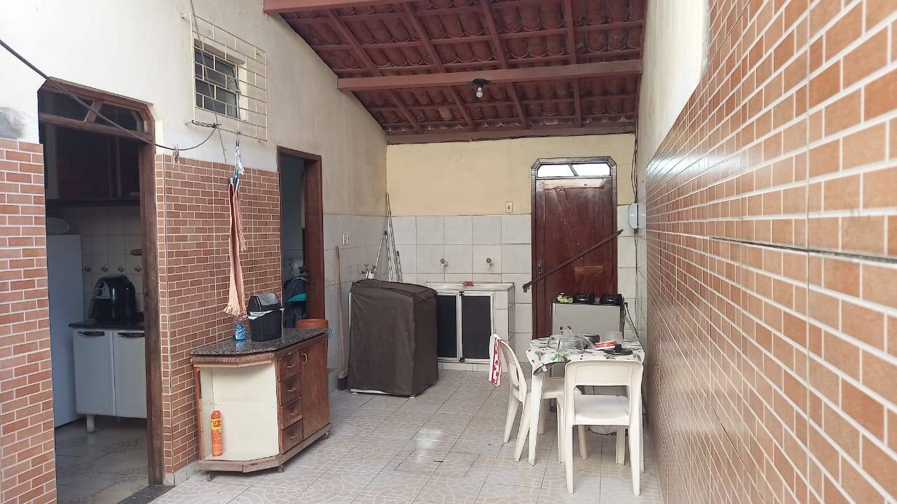 Casa à venda com 3 quartos, 300m² - Foto 12