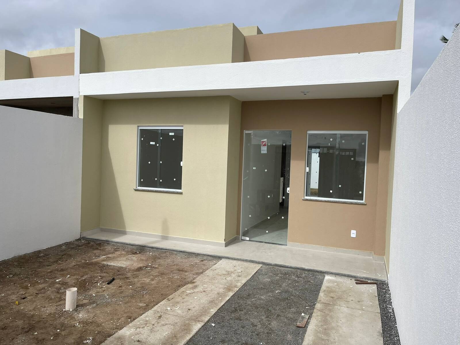 Casa à venda com 2 quartos, 60m² - Foto 1