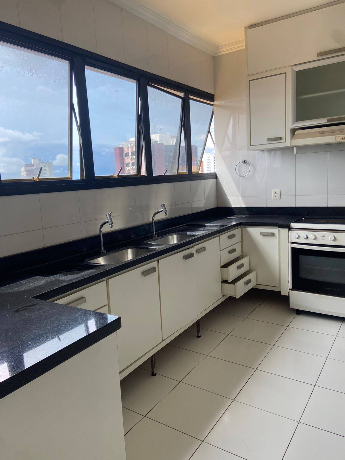 Apartamento à venda com 3 quartos, 320m² - Foto 6