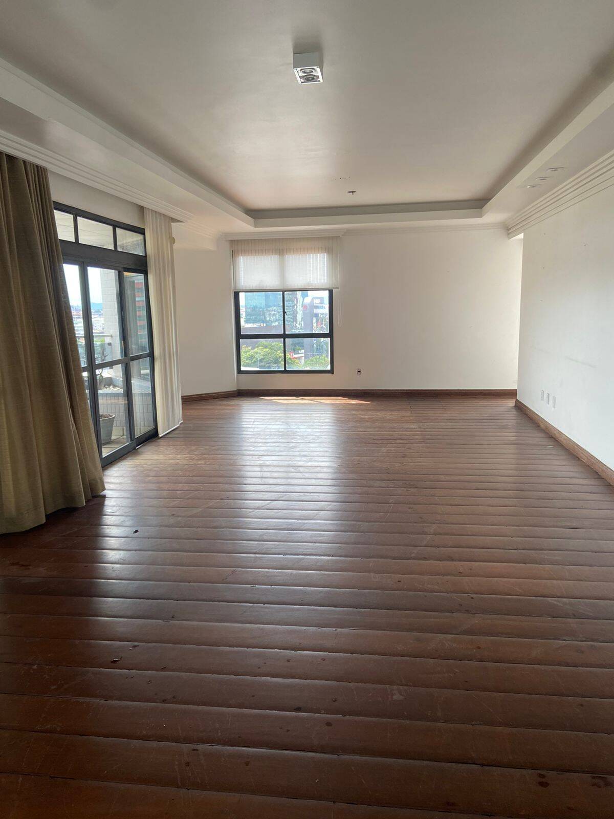 Apartamento à venda com 3 quartos, 320m² - Foto 1