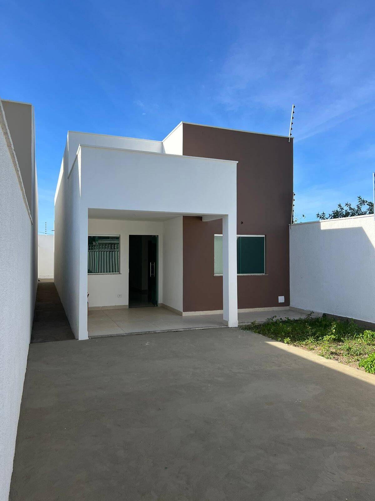 Casa à venda com 3 quartos, 89m² - Foto 1