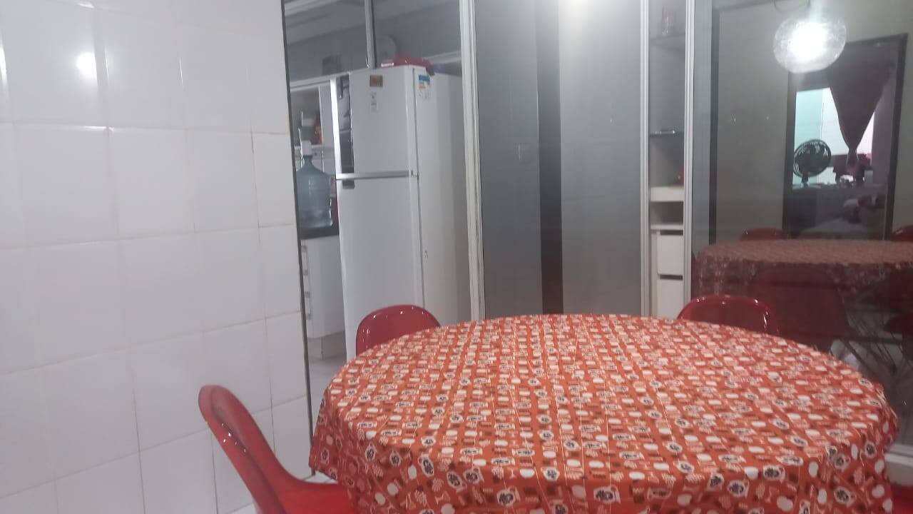 Casa à venda com 3 quartos, 195m² - Foto 2