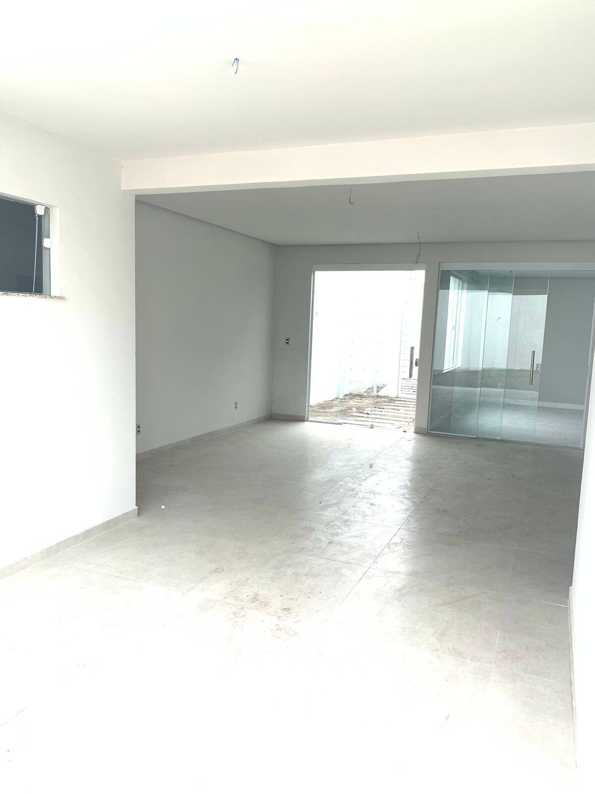 Casa à venda com 3 quartos, 255m² - Foto 2