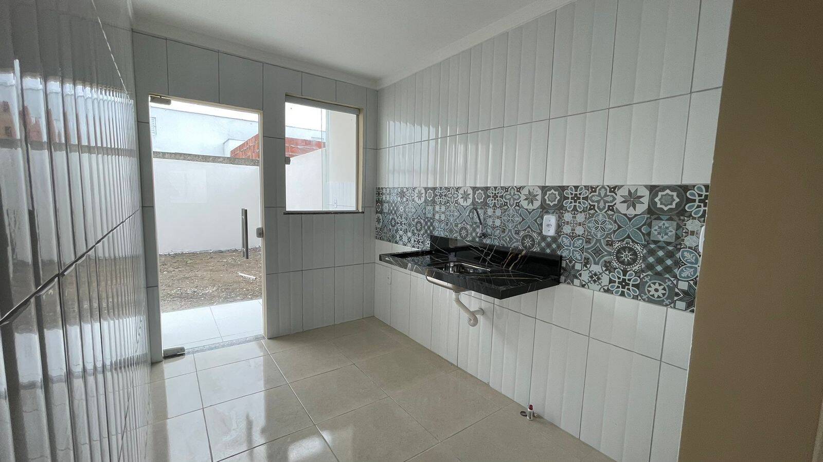 Casa à venda com 2 quartos, 55m² - Foto 2