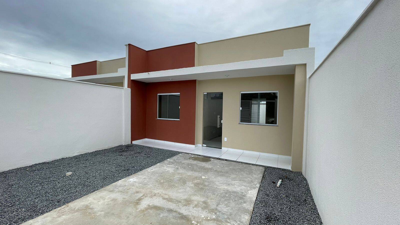 Casa à venda com 2 quartos, 55m² - Foto 1