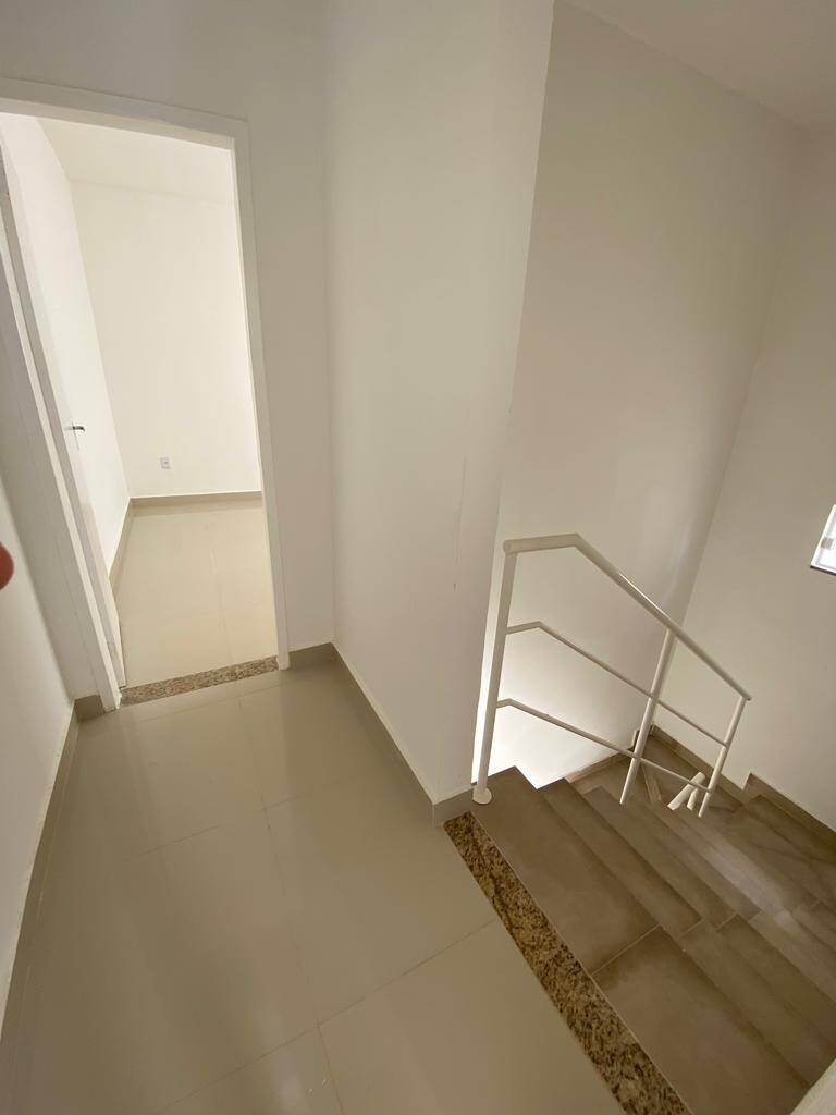 Casa à venda com 3 quartos, 150m² - Foto 2