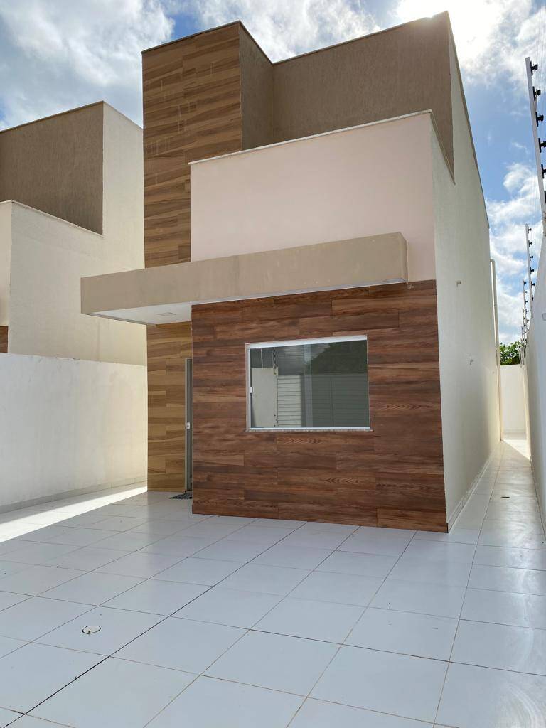 Casa à venda com 3 quartos, 150m² - Foto 1