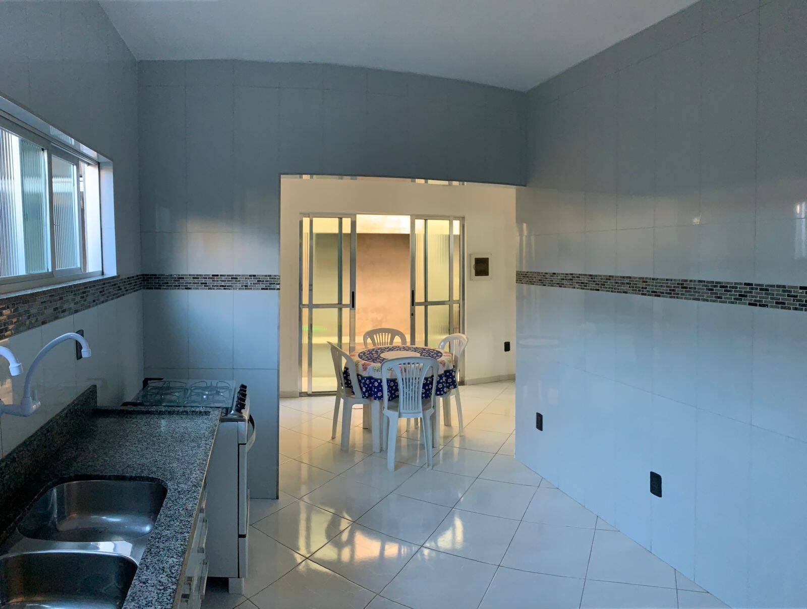 Casa à venda com 3 quartos, 178m² - Foto 3