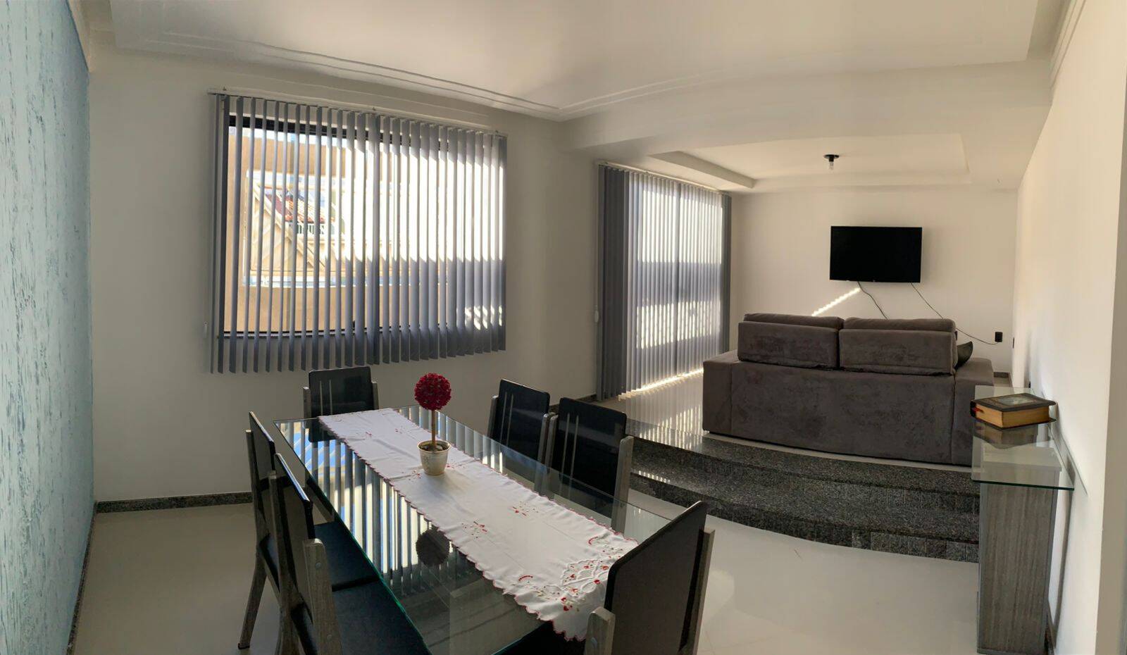 Casa à venda com 3 quartos, 178m² - Foto 1