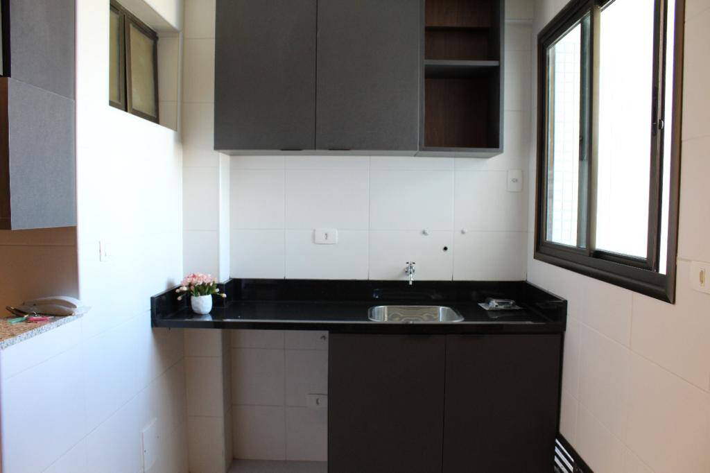 Apartamento para alugar com 3 quartos, 140m² - Foto 15