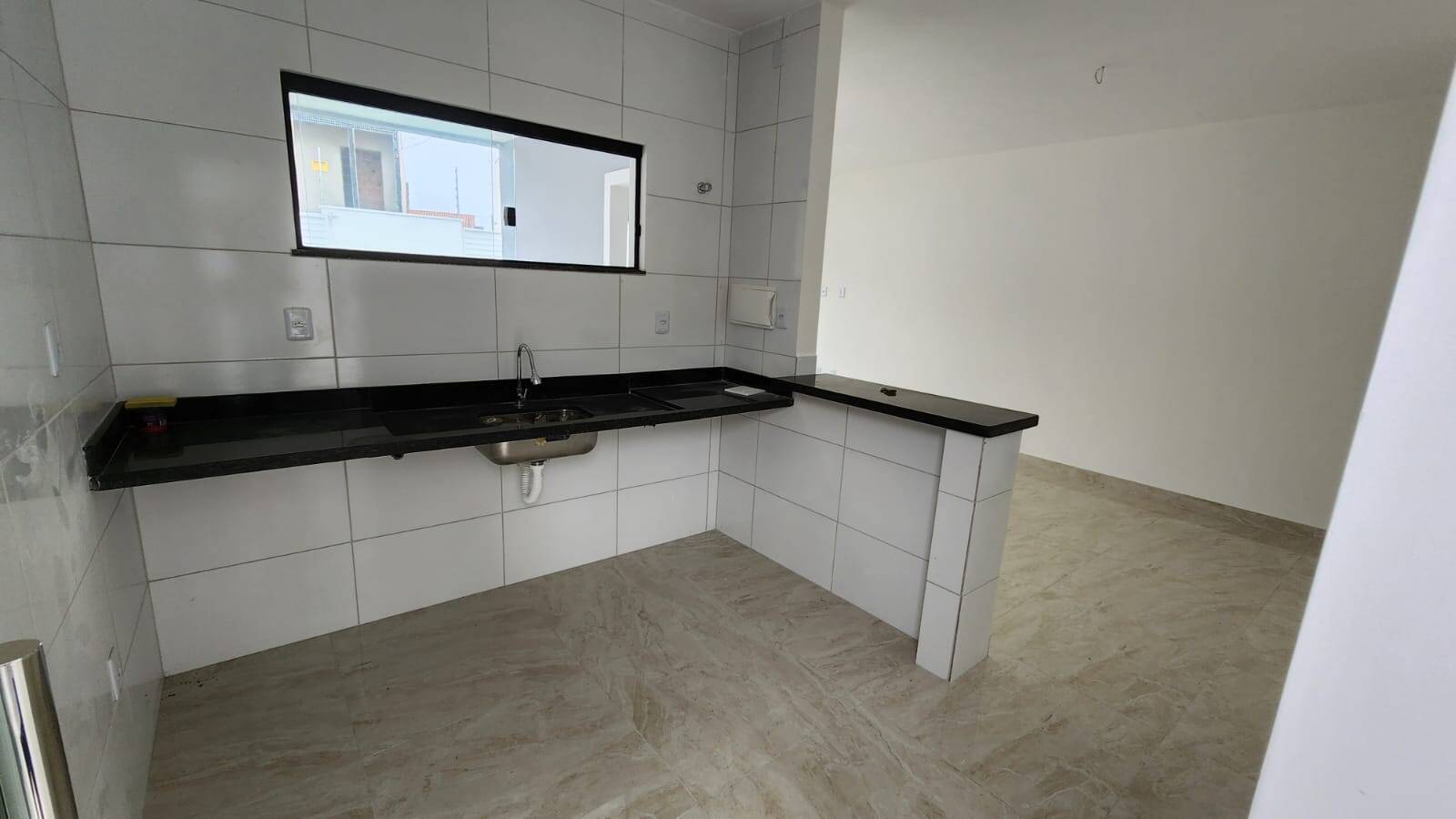 Casa à venda com 3 quartos, 100m² - Foto 4