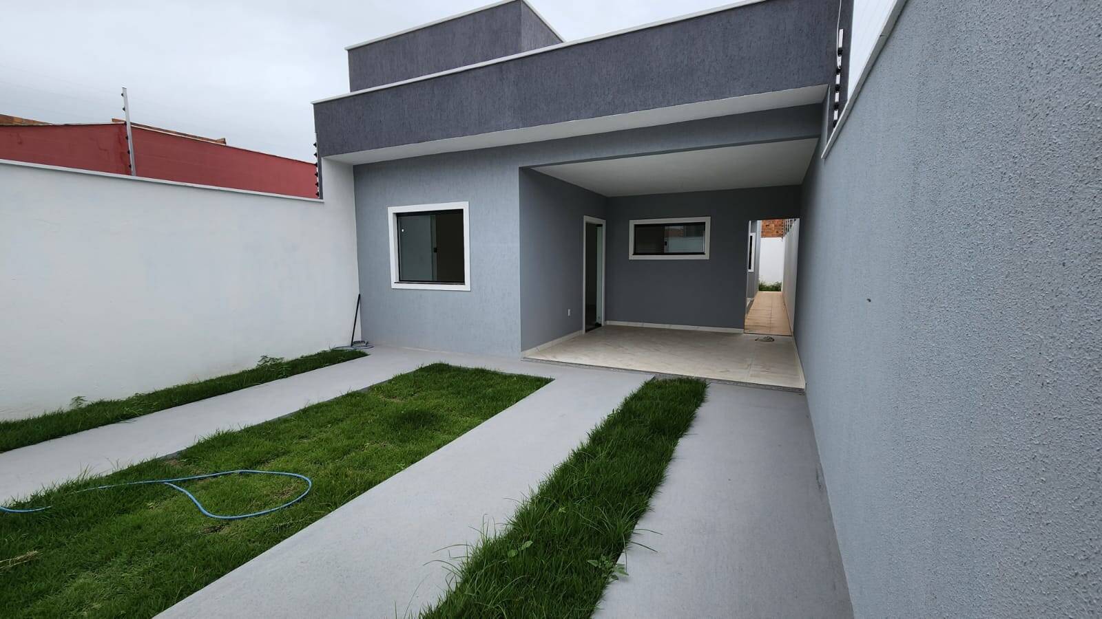 Casa à venda com 3 quartos, 100m² - Foto 1