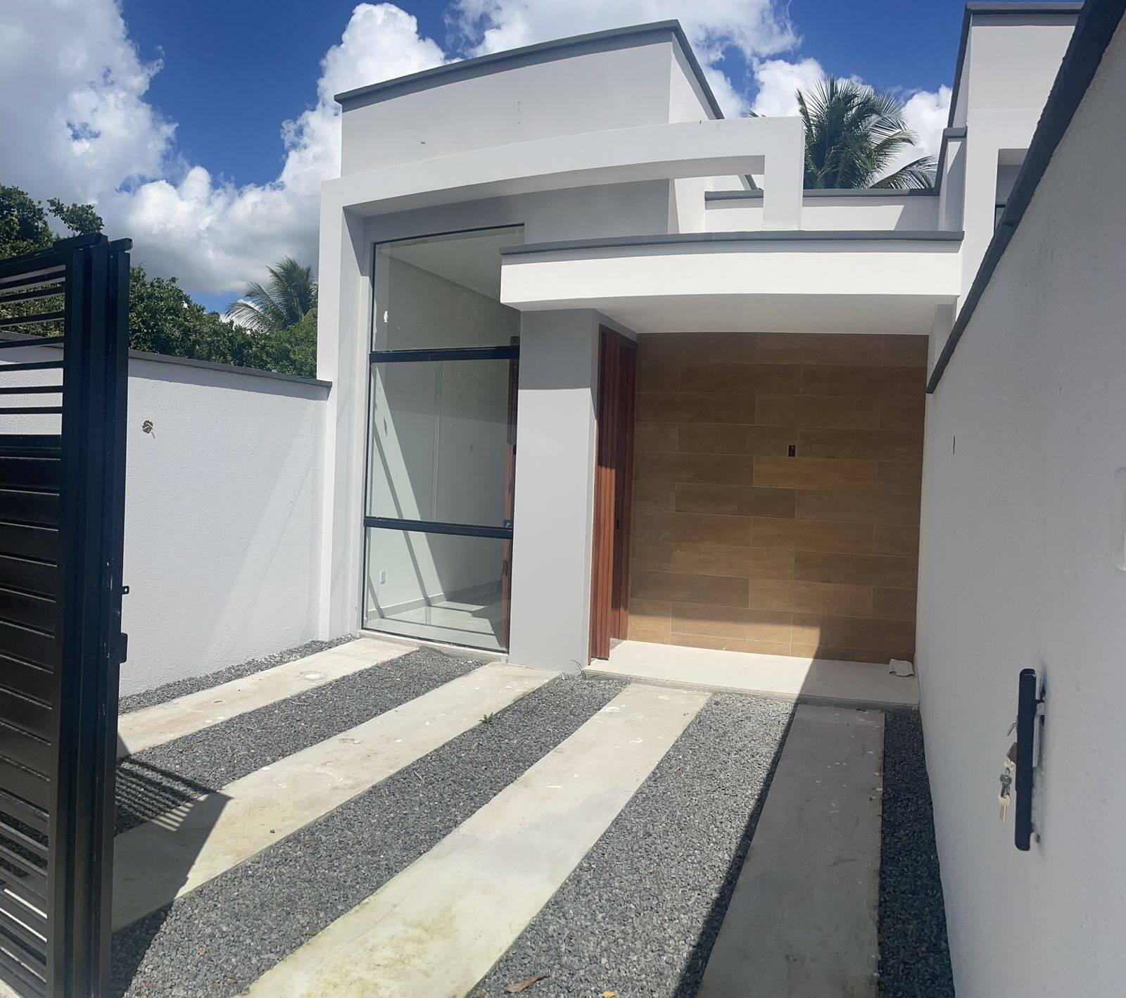 Casa à venda com 3 quartos, 77m² - Foto 1