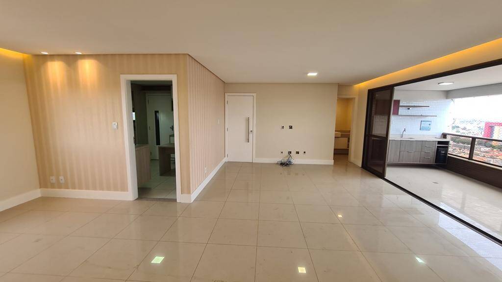 Apartamento à venda com 4 quartos - Foto 2