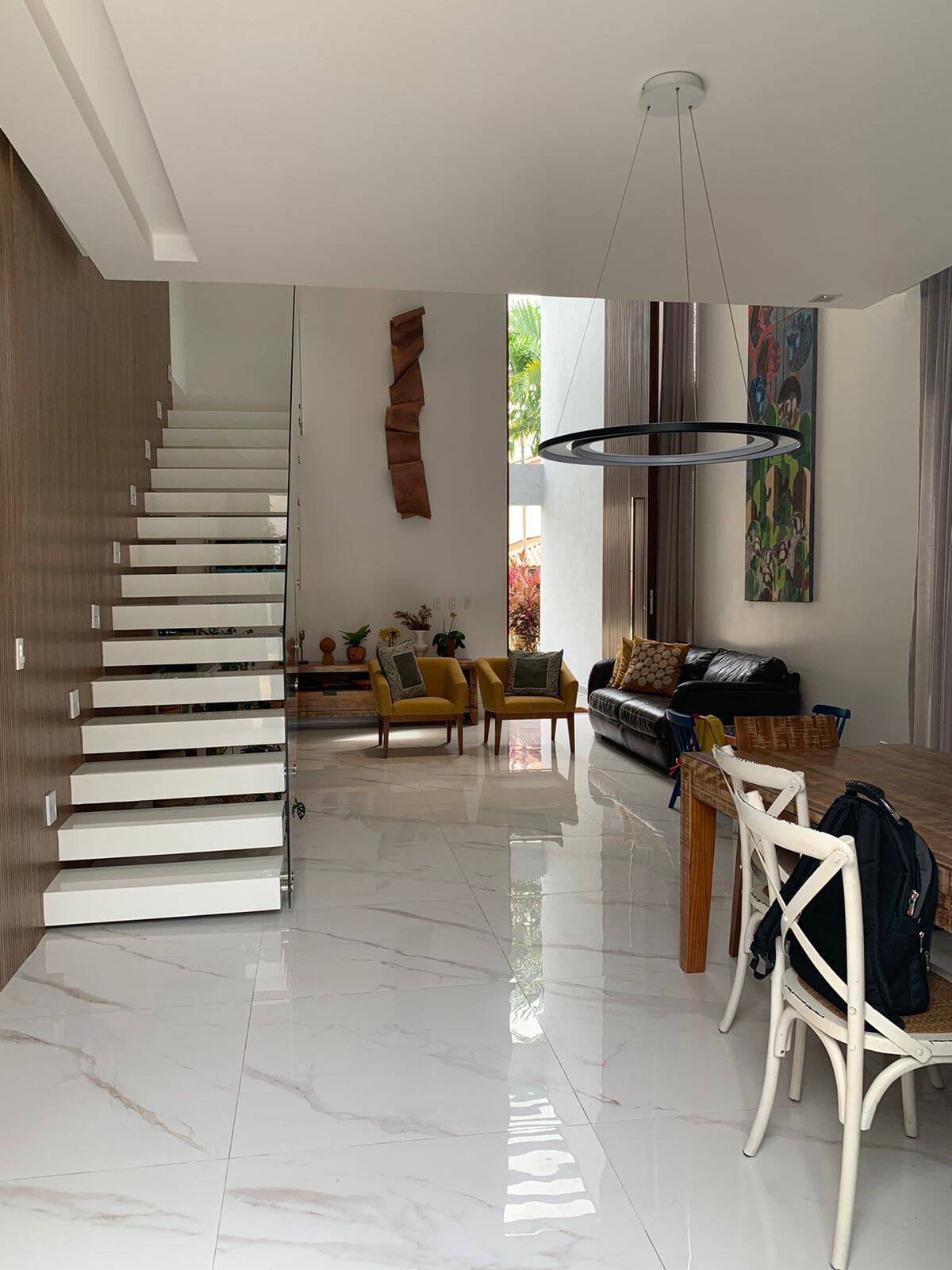 Casa à venda com 3 quartos, 332m² - Foto 1