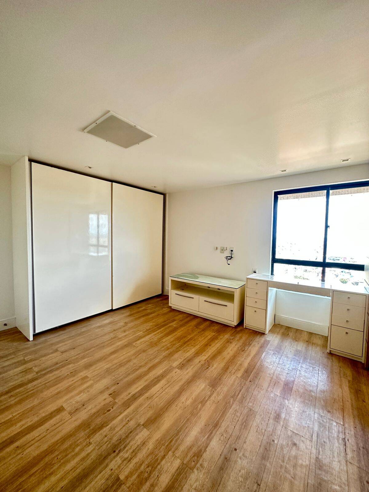 Apartamento para alugar com 4 quartos, 310m² - Foto 3