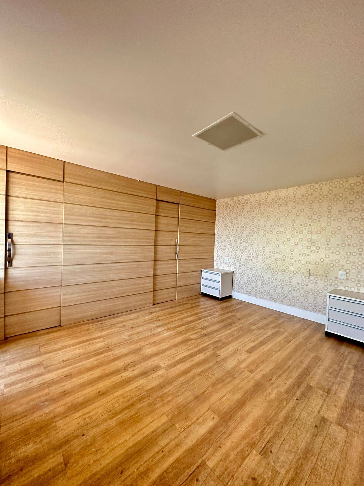 Apartamento para alugar com 4 quartos, 310m² - Foto 4