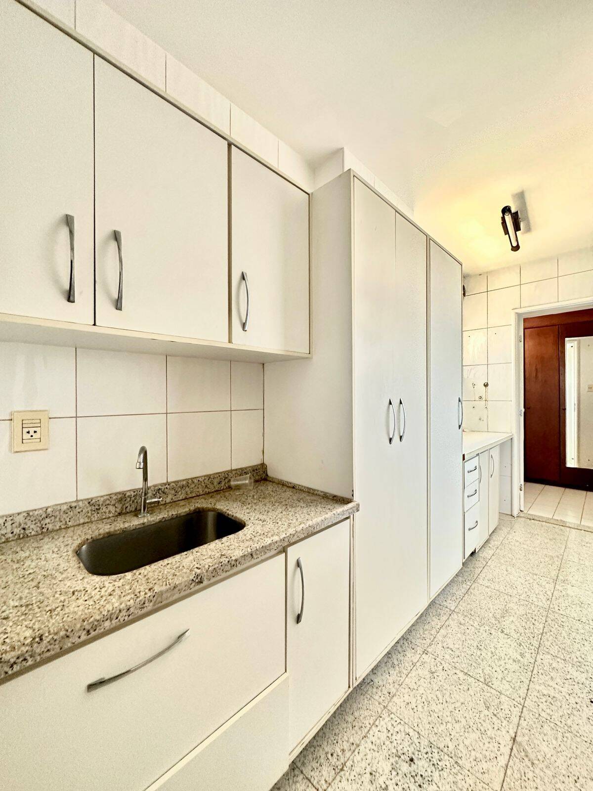 Apartamento para alugar com 4 quartos, 310m² - Foto 6