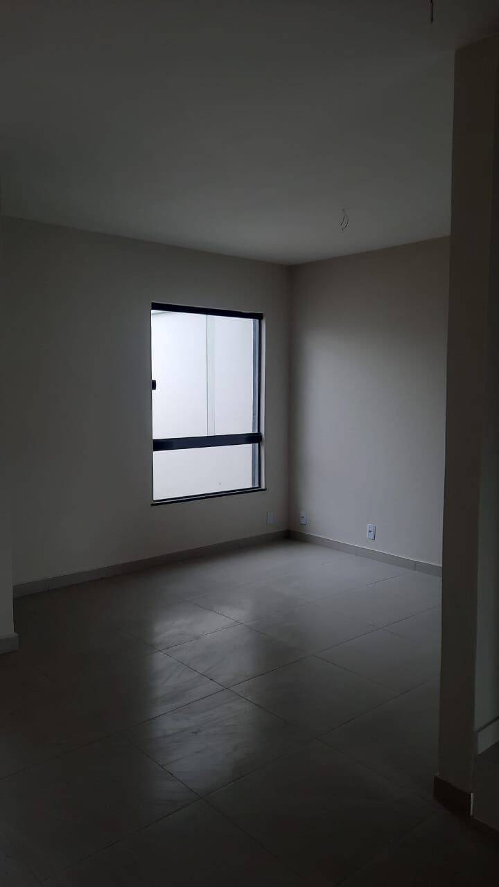 Casa à venda com 3 quartos, 114m² - Foto 2