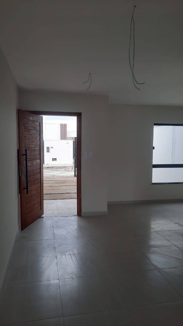 Casa à venda com 3 quartos, 114m² - Foto 4