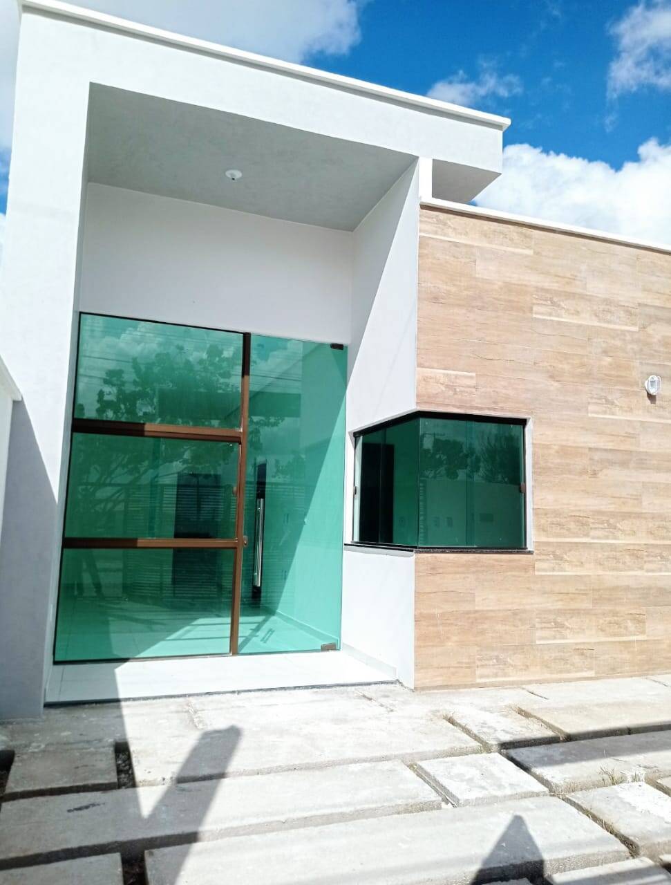 Casa à venda com 3 quartos, 69m² - Foto 1