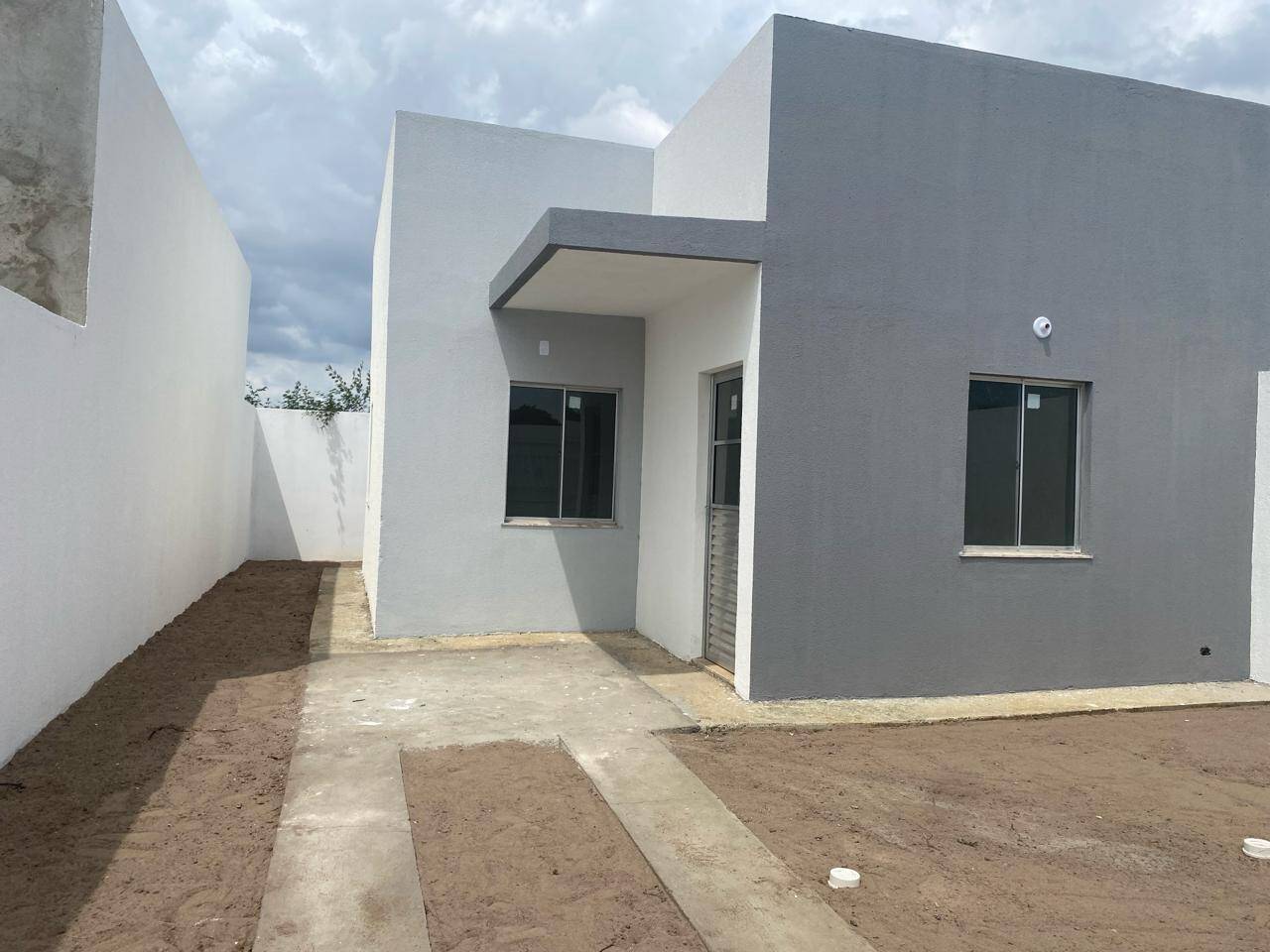 Casa à venda com 2 quartos, 52m² - Foto 1