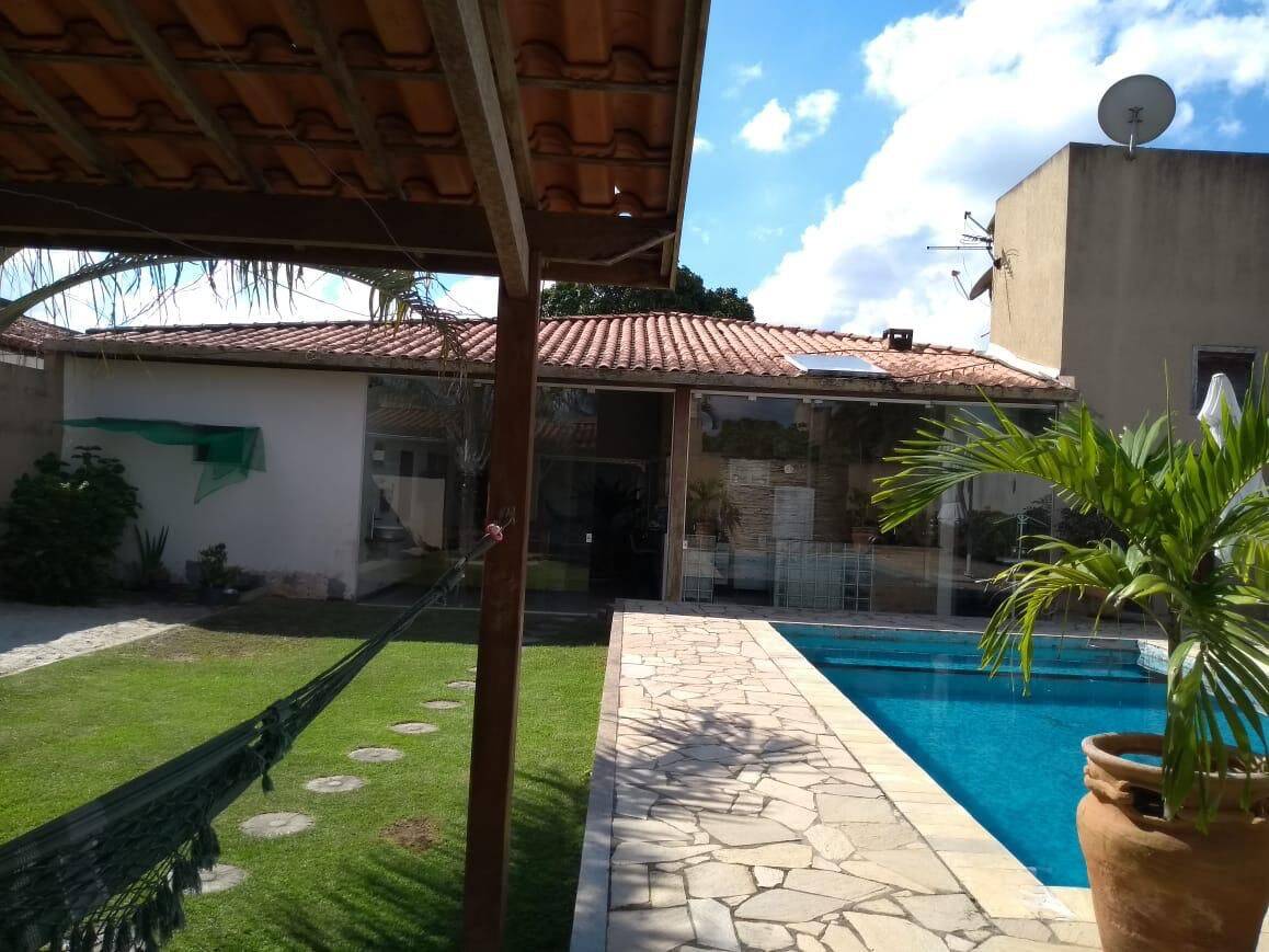 Casa à venda com 4 quartos, 480m² - Foto 1