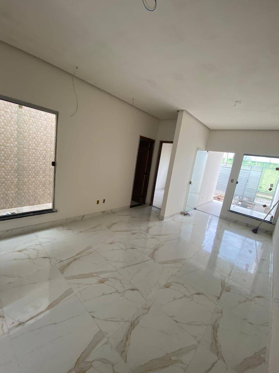 Casa à venda com 2 quartos, 72m² - Foto 1