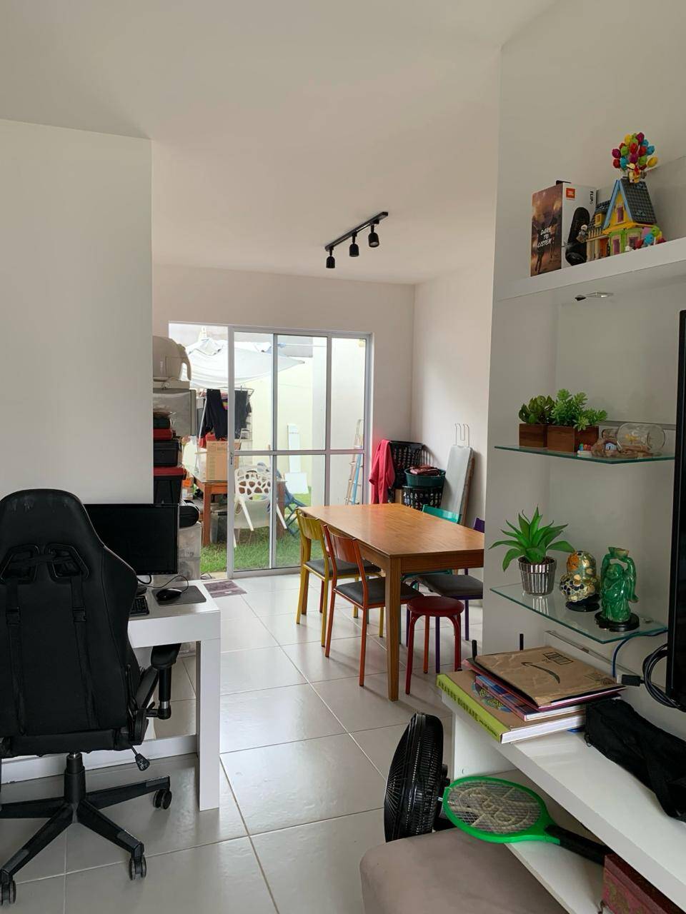 Casa à venda com 3 quartos, 75m² - Foto 1