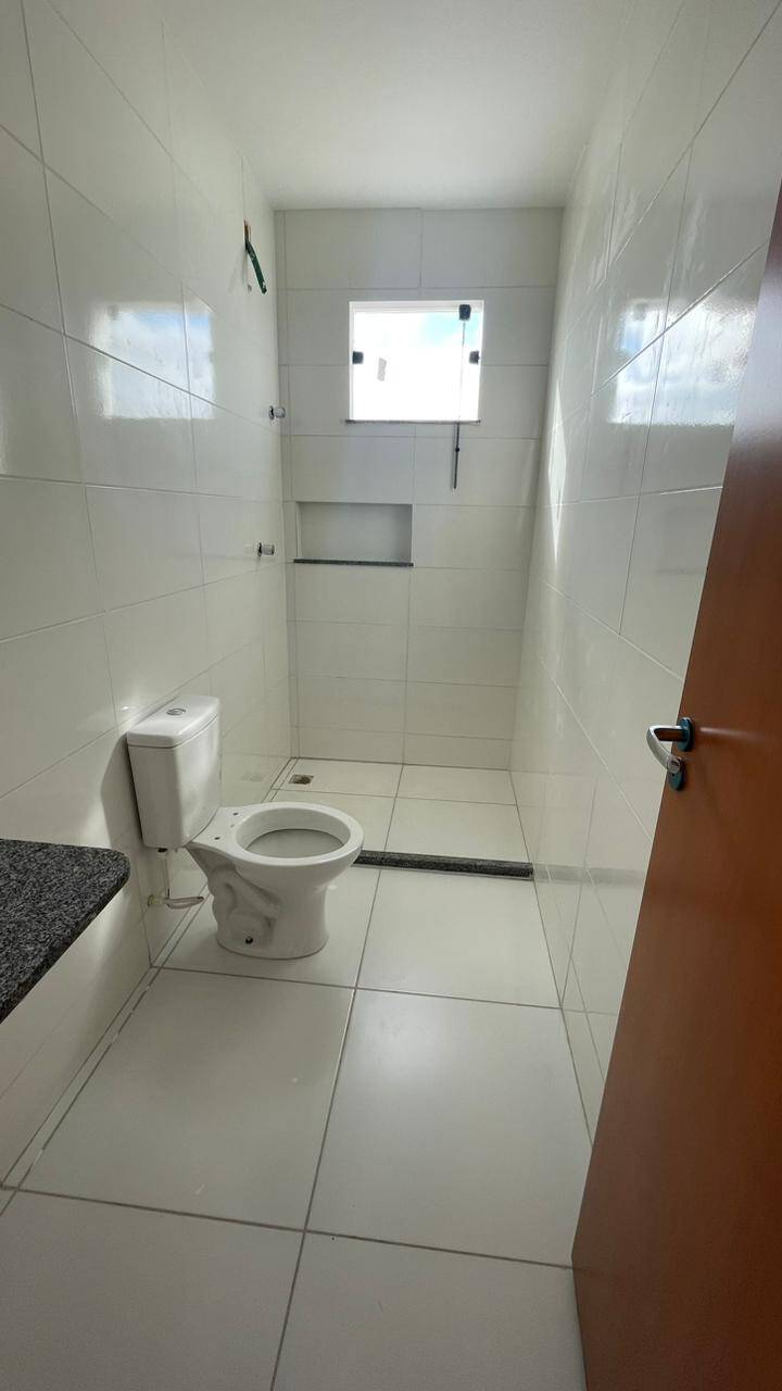 Casa à venda com 2 quartos, 69m² - Foto 2