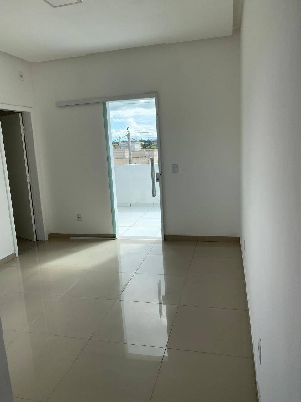 Casa à venda com 3 quartos, 165m² - Foto 2