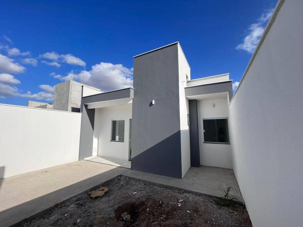 Casa à venda com 2 quartos, 140m² - Foto 1