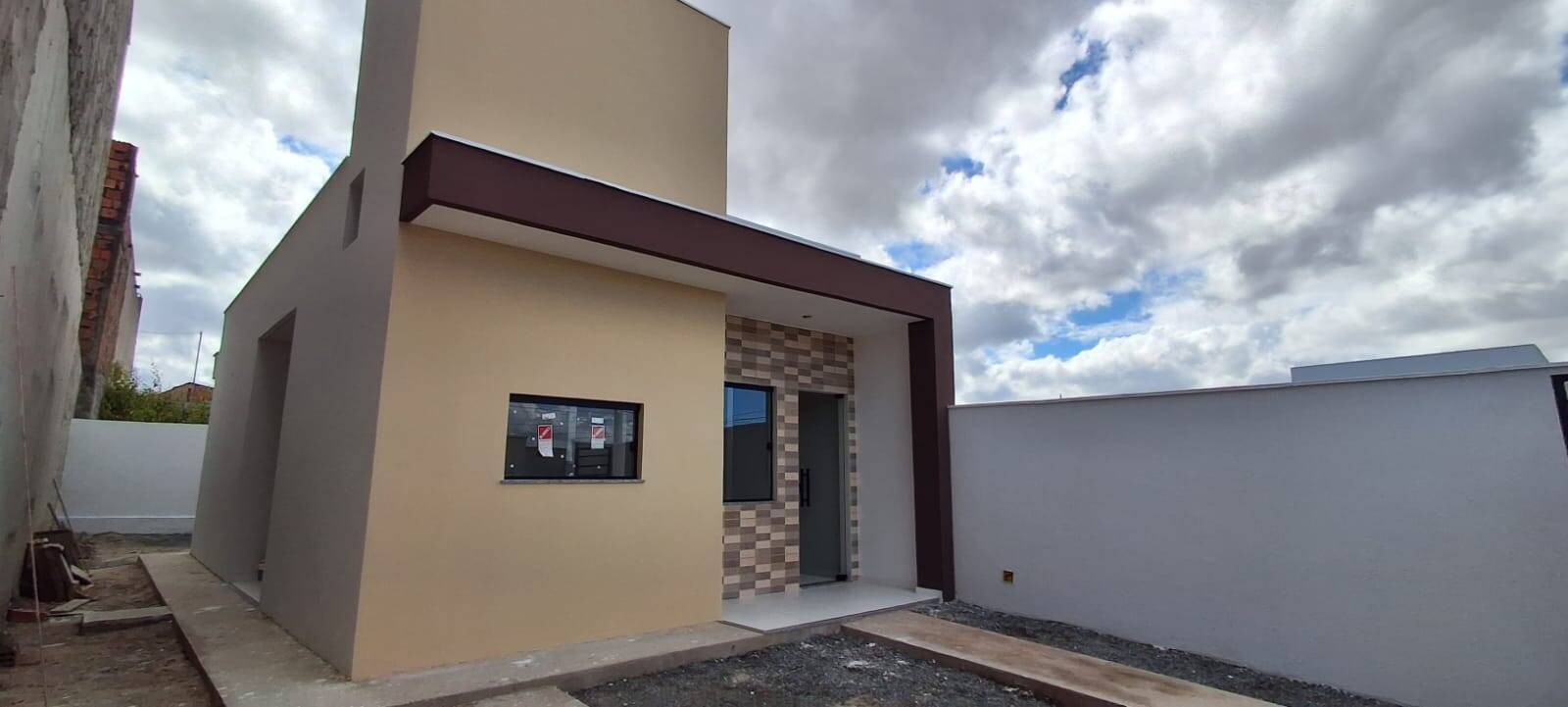 Casa à venda com 2 quartos, 54m² - Foto 1