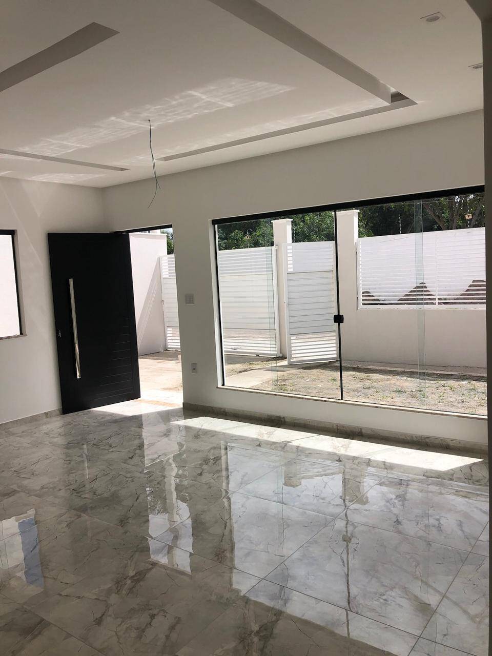 Casa à venda com 3 quartos, 99m² - Foto 1