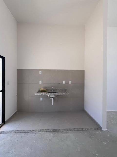 Casa à venda com 2 quartos, 60m² - Foto 13