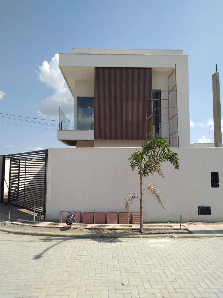 Casa à venda com 3 quartos, 112m² - Foto 1